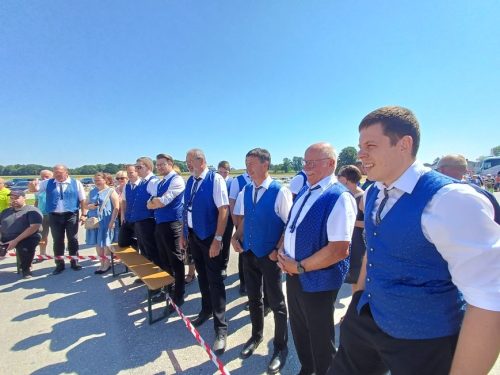 35e1d5da-f371-46d1-bbc3-d9705b6e4e47