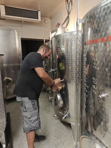 3aec6a97-a5a5-41e7-bc2e-9a03a4841cfe